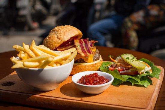 The Moose & Roo Pub & Grill